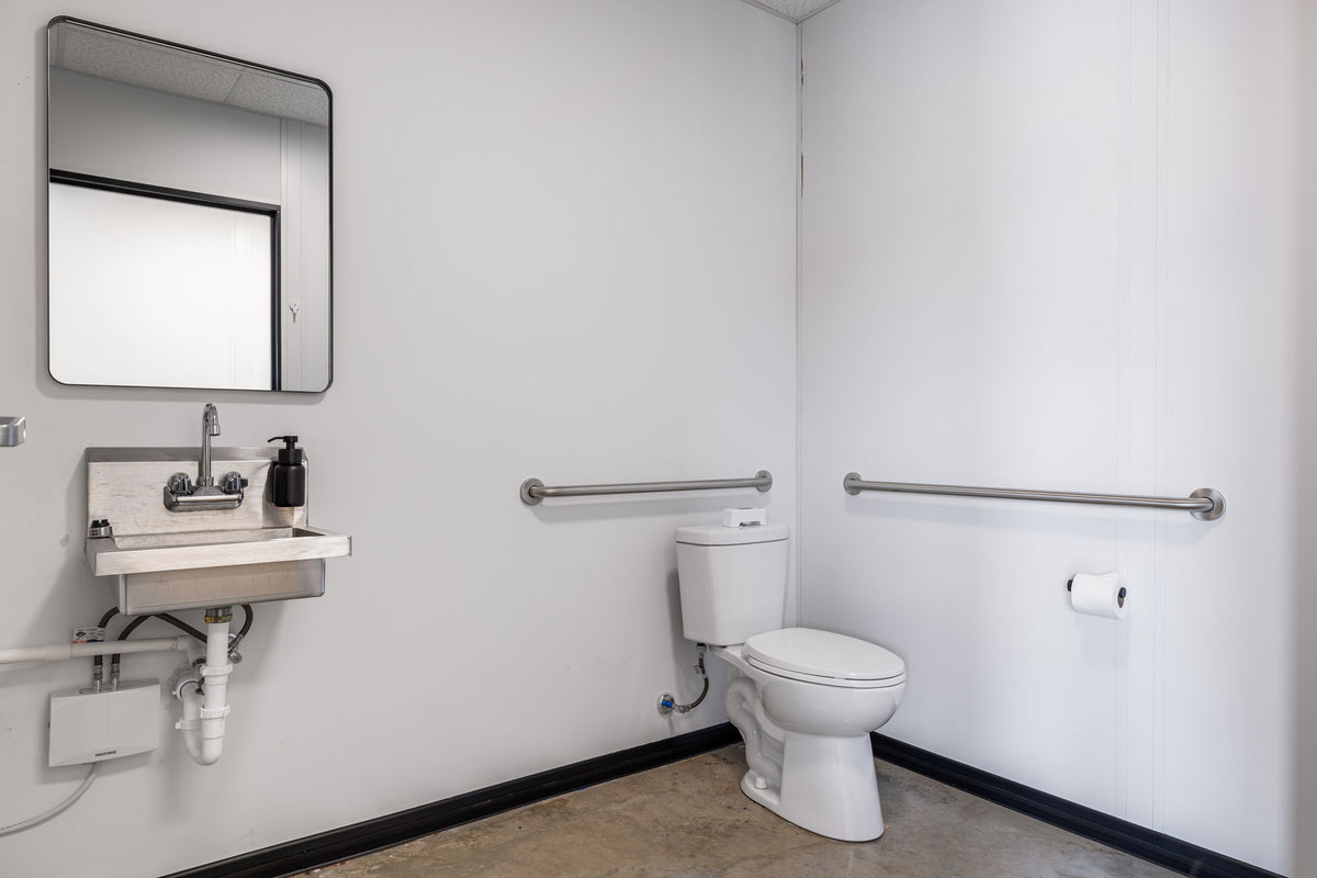 Suite bathroom